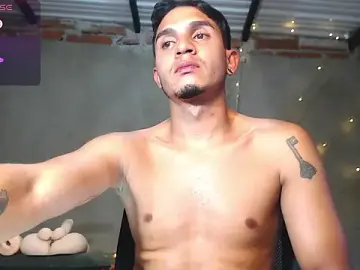 Stripchat Nude Webcam of Angel_latinboy