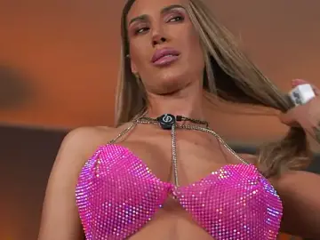 Stripchat Live Sex Cam of Evelyn_Evyyy