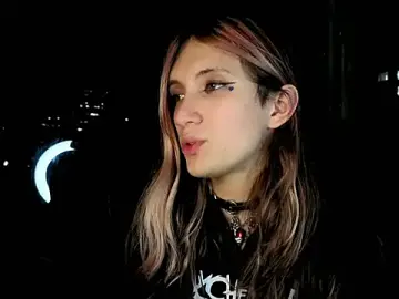 Stripchat Watch Live Sex Cams of Feniix__