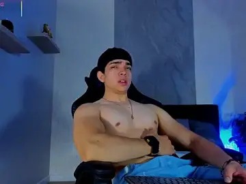 Stripchat Sex Cam of Julian_Mercier