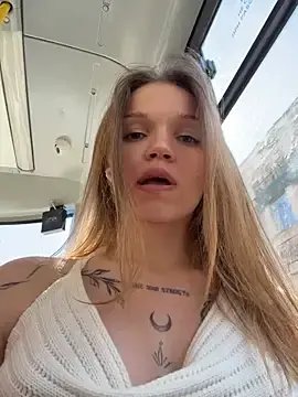 Stripchat Live Sex Cam of StreetSquirt