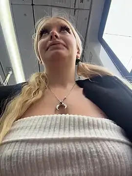 Stripchat Live Sex Cam of Mila_NoRules