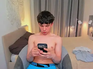 Stripchat Live Sex Cam of Ethan_Crowe