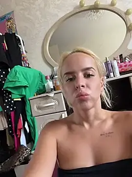 Stripchat Nude Webcam of LikaCat