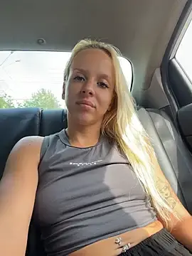 Stripchat Live Sex Cam of LikaCat