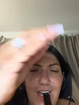 Stripchat Free Porn Cam of LittleMissEeve