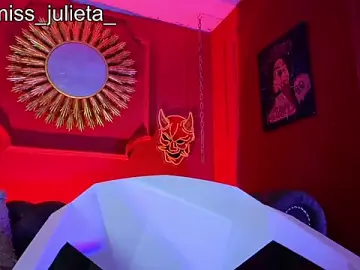 Stripchat Watch Live Sex Cams of Julieta_Russell