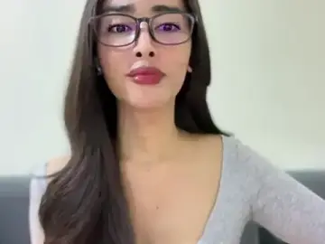 Stripchat Free Porn Cam of Lovable_with_bigsurprise