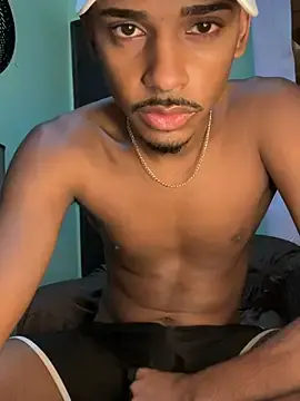 Stripchat Sex Cam of pretin19cm1