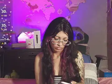 Stripchat Sex Cam of mia_devine_