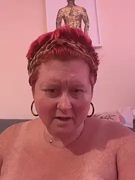 Stripchat Adult Webcams of BustyRedxx