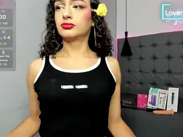 Stripchat Sex Cam of scarletcherry18