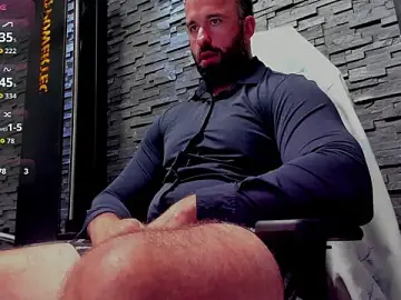 Stripchat Free Porn Cam of David_Big_Daddy