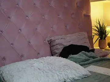 Stripchat Live Sex Cam of MaiaMini