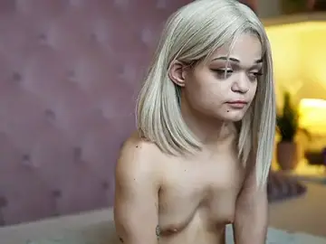 Stripchat Live Porn of MaiaMini