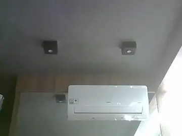 Stripchat Adult Webcam of SkinnyKitten