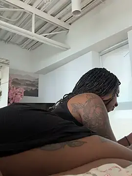 Stripchat Free Porn Cam of Your_Paris
