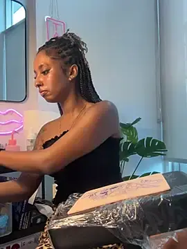 Stripchat Free Porn Cam of Your_Paris