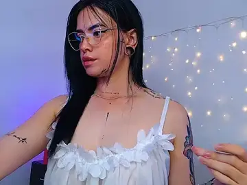 Stripchat Free Live Porn of Isa_Maiden1