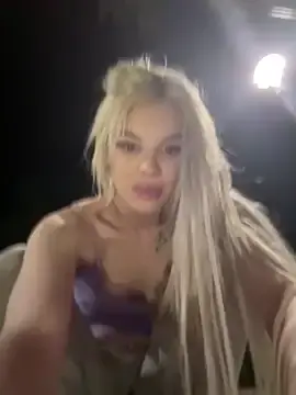 Stripchat Live Sex Cam of AlyssaFoxx_