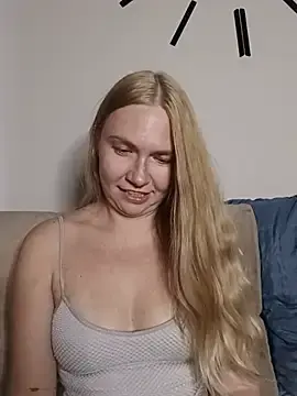 Stripchat Live Sex Cam of KisaVixen