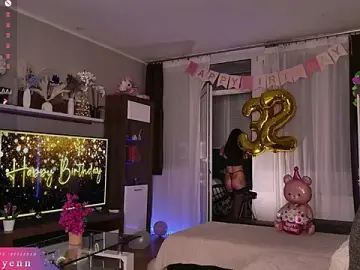 Stripchat Adult Webcam of LeaLyenn