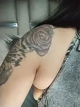 Stripchat Live Sex of chelaqueen_