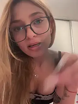Stripchat Live Sex Cam of paulinee2006