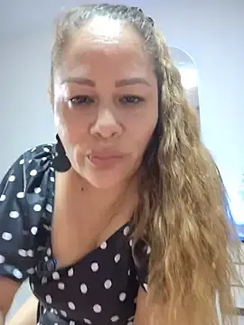 Stripchat Watch Live Sex Cams of SluttyMilf79
