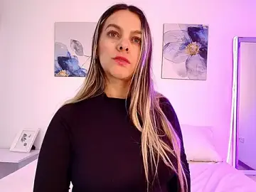 Stripchat Sex Cam of Isabella_Harley