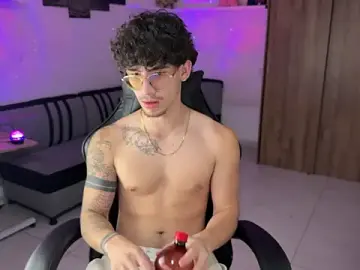 Stripchat Free Porn Cam of Kisan_Smith