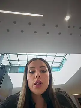 Stripchat Adult Webcam of Alirawrz