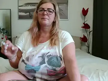 Stripchat Live Sex Cam of YulliaMilf