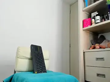 Stripchat Free Live Porn of shantallhotxx
