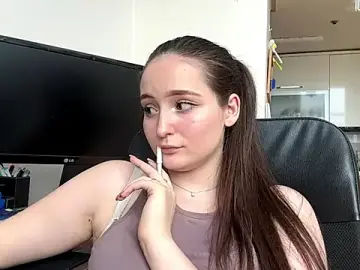 Stripchat Adult Webcam of Emilly_Cart
