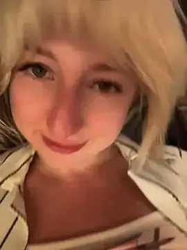 Stripchat Sex Cam of RonnieKiss