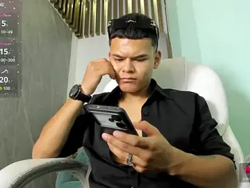 Stripchat Free Live Porn of DylanRoyce_