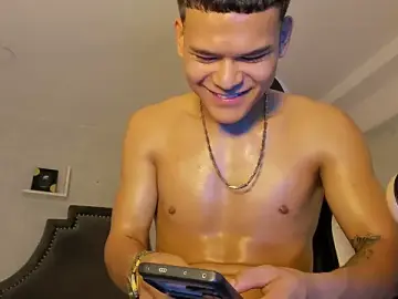 Stripchat Best live sex cam show of DylanRoyce_