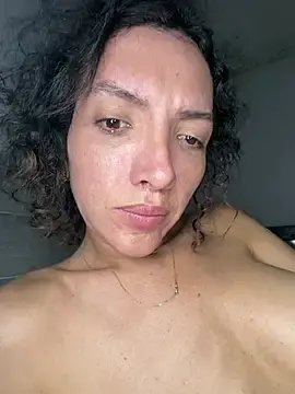 Stripchat Nude Webcam of yuliethsanchez
