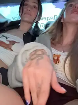 Stripchat Live Porn of kira_mia