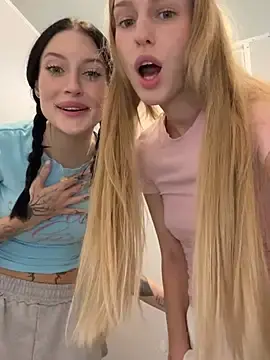 Stripchat Live Porn of kira_mia