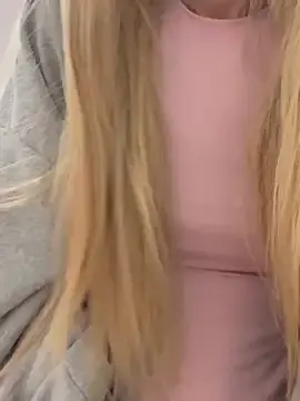 Stripchat Adult Webcam of kira_mia