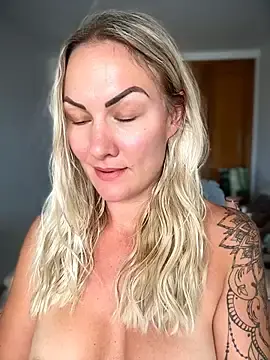 Stripchat Nude Webcam of NastyMilf_