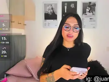 Stripchat Watch Live Sex Cams of hollyprincess_2