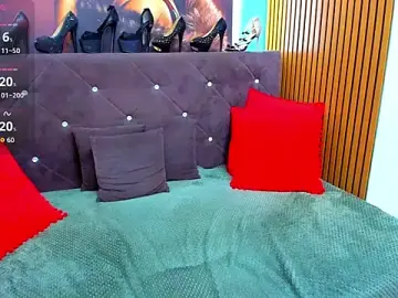 Stripchat Sex Cam of LauraSiin