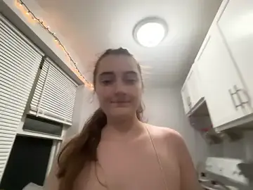 Stripchat Free Porn Cam of Snowbunnycake_131