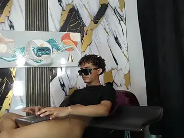 Stripchat Free Live Porn of GOLDEN_2026