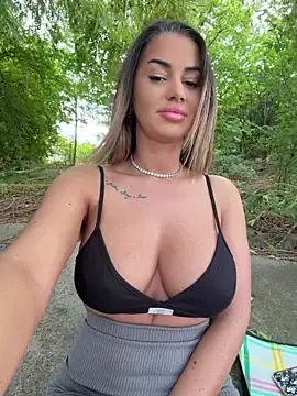 Stripchat Live Sex Cam of KirstieVegas