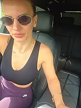 Stripchat Free Live Porn of QuenMonicaUK