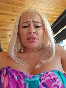 Stripchat Sex Cam of MILFBARBY